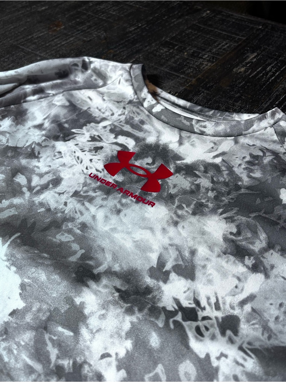 Under Armour White and Gray Camo Performance Long Sleeve with Red Logo - Picture 3 of 8